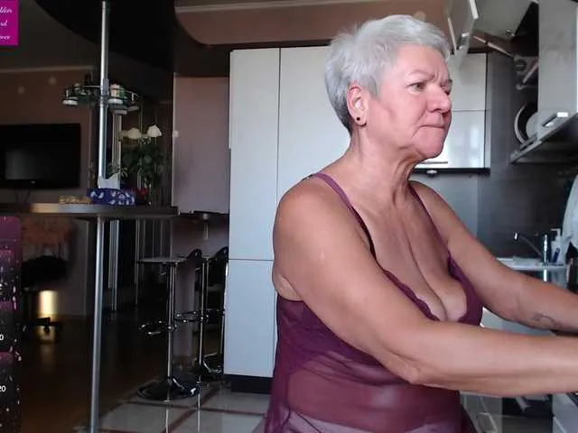 Silviyaa – webcam model profile photo Image 3