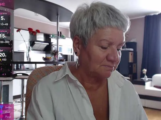 Silviyaa – webcam model profile photo Image 4