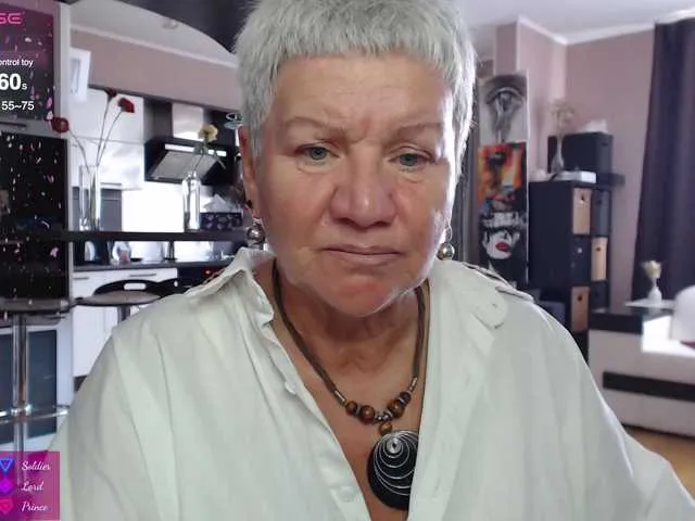 Silviyaa – webcam model profile photo Image 6