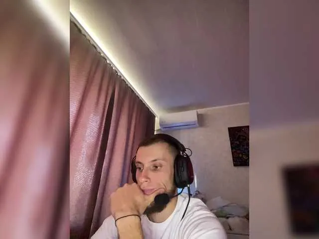 Hotforunow – webcam model profile photo Image 5