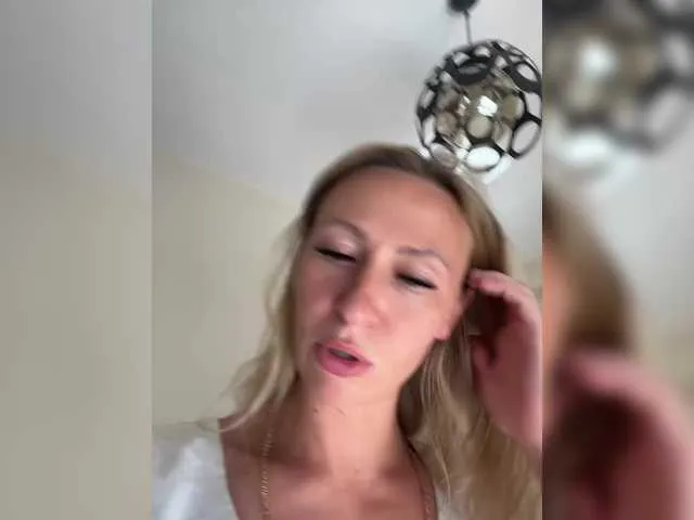 British_EmJess – webcam model profile photo Image 12