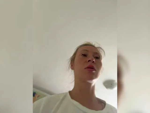 British_EmJess – webcam model profile photo Image 2