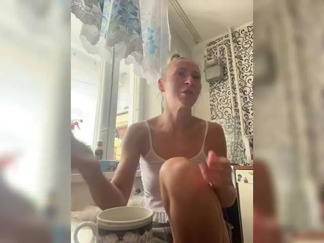 British_EmJess – webcam model profile photo Image 3