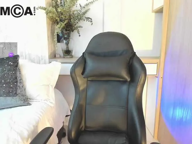 molochnaya000 – webcam model profile photo Image 12