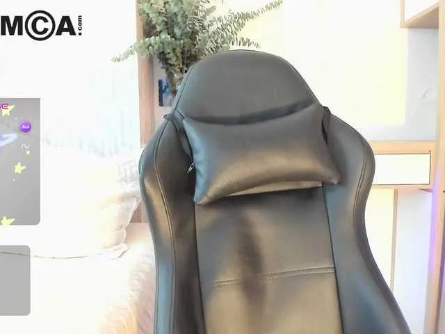 molochnaya000 – webcam model profile photo Image 6