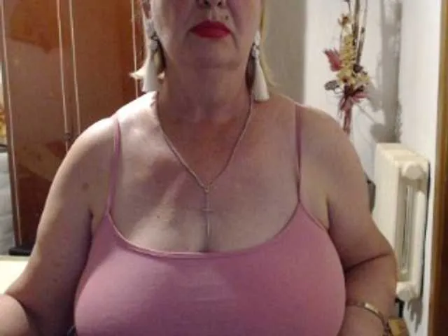 SelennaMoon – webcam model profile photo Image 10