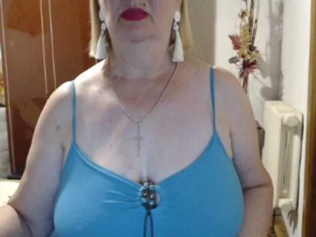 SelennaMoon – webcam model profile photo Image 12