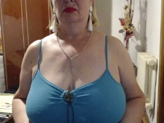 SelennaMoon – webcam model profile photo Image 13