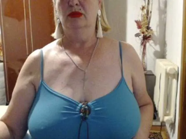 SelennaMoon – webcam model profile photo Image 14