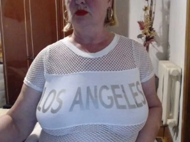 SelennaMoon – webcam model profile photo Image 16