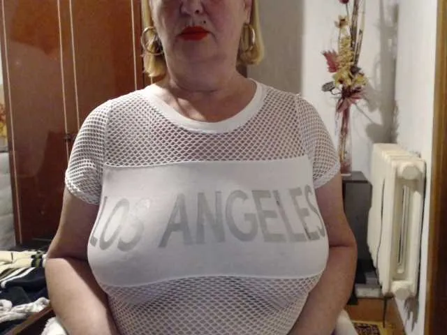 SelennaMoon – webcam model profile photo Image 18