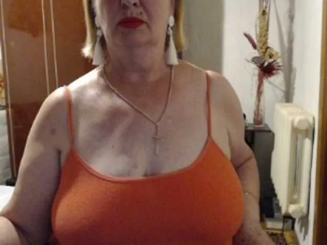 SelennaMoon – webcam model profile photo Image 2