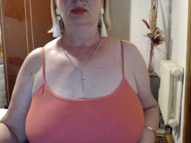 SelennaMoon – webcam model profile photo Image 4