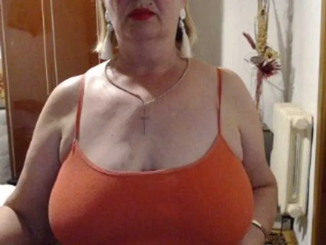 SelennaMoon – webcam model profile photo Image 5