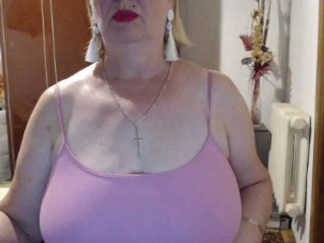 SelennaMoon – webcam model profile photo Image 9