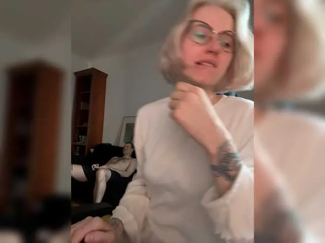 LoraDevine – webcam model profile photo Image 11