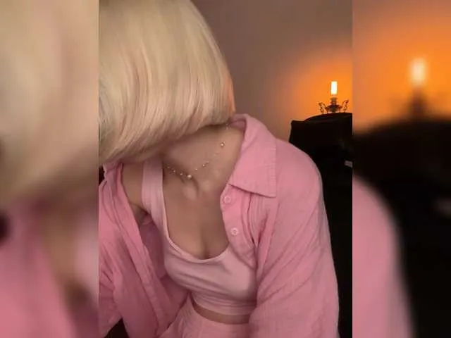 LoraDevine – webcam model profile photo Image 14