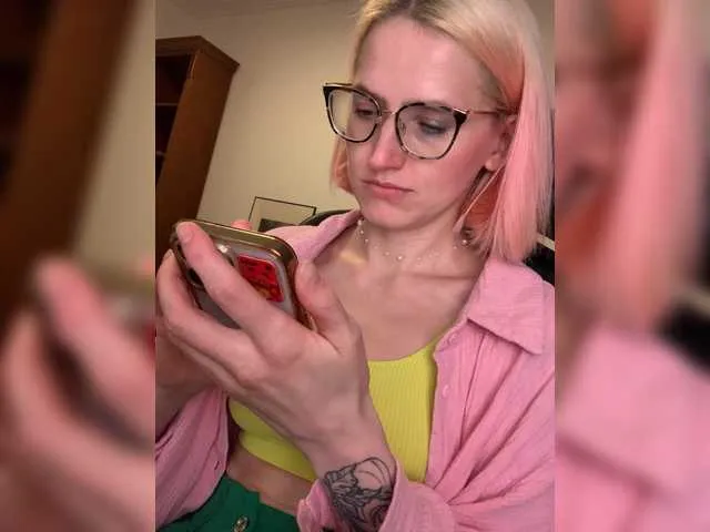 LoraDevine – webcam model profile photo Image 6