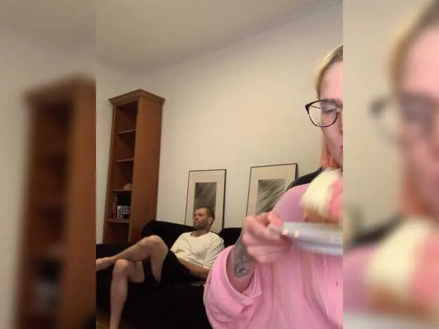 LoraDevine – webcam model profile photo Image 8