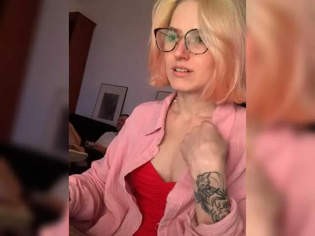 LoraDevine – webcam model profile photo Image 9