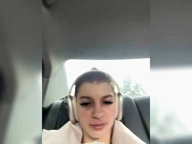 LaraKennt – webcam model profile photo Image 4