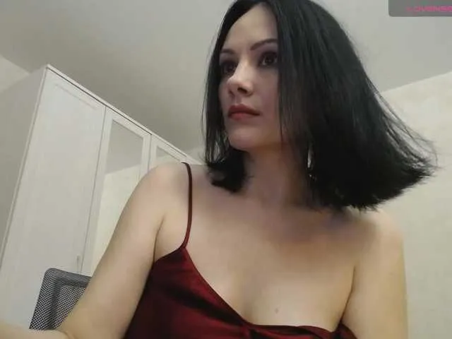 roouse – webcam model profile photo Image 2