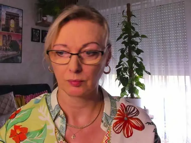 00hottits1991 – webcam model profile photo Image 3