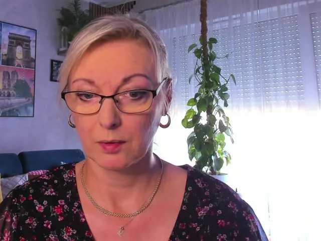 00hottits1991 – webcam model profile photo Image 8