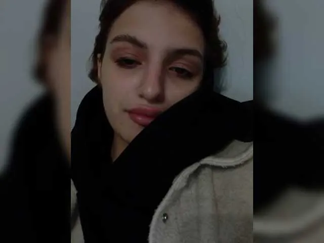 British_EmJess – webcam model profile photo Image 13