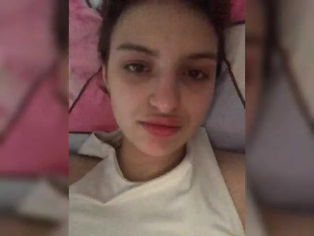 British_EmJess – webcam model profile photo Image 19