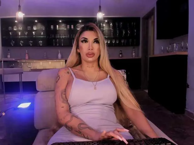 TraceyKalani – webcam model profile photo Image 16