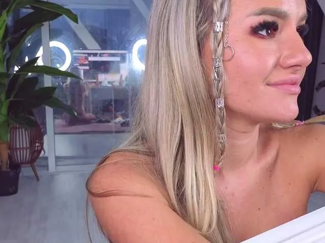 0------0 – webcam model profile photo Image 15