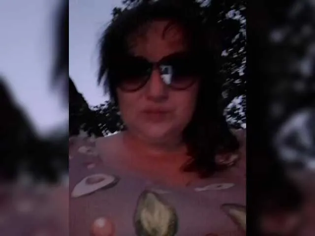 hothoneybabe – webcam model profile photo Image 14