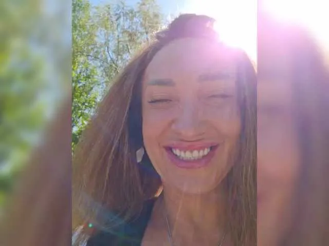 GlamGran – webcam model profile photo Image 10