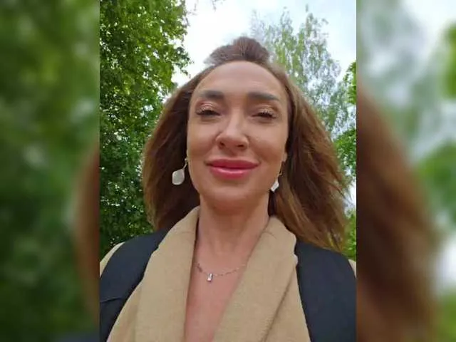 GlamGran – webcam model profile photo Image 12