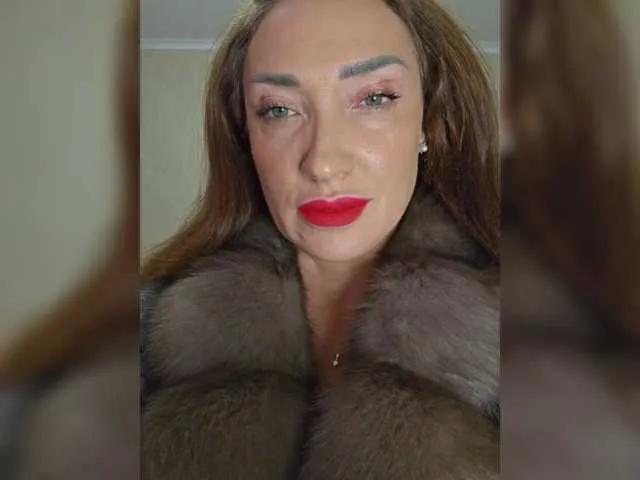 GlamGran – webcam model profile photo Image 2