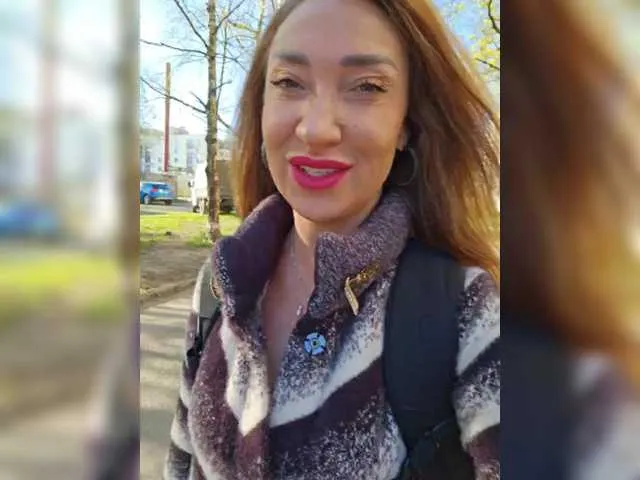 GlamGran – webcam model profile photo Image 5