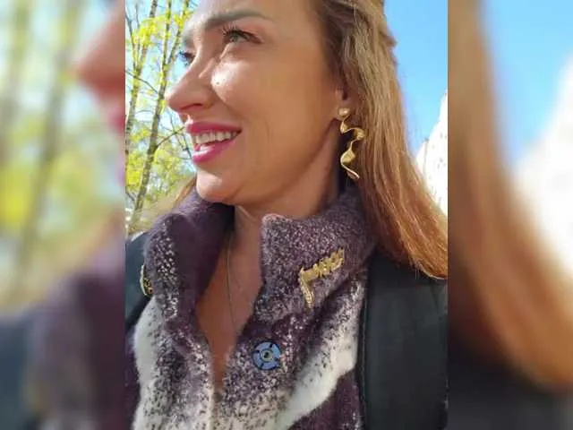 GlamGran – webcam model profile photo Image 6