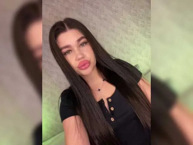 Libely – webcam model profile photo Image 16