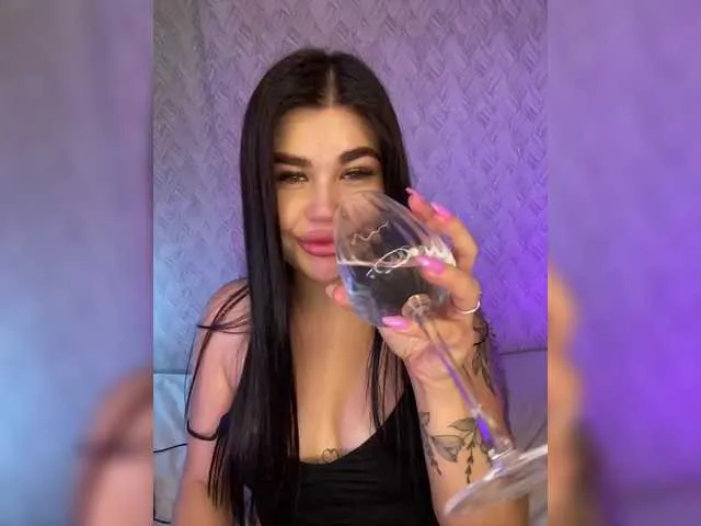 Libely – webcam model profile photo Image 7