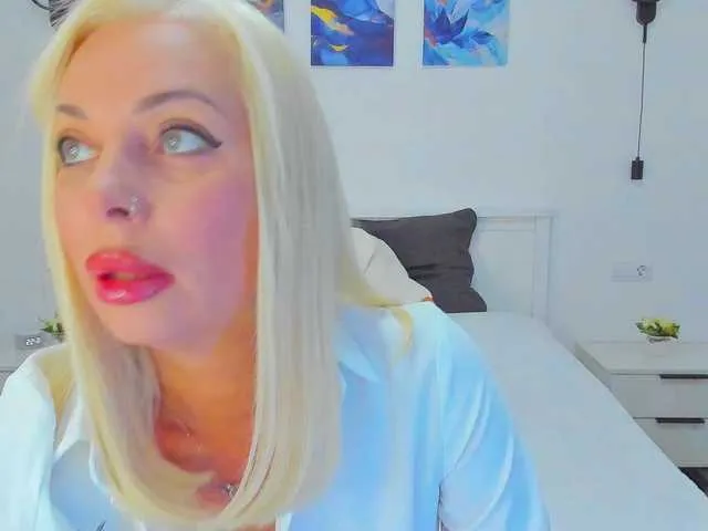 British_EmJess – webcam model profile photo Image 13