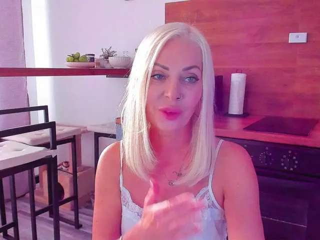 British_EmJess – webcam model profile photo Image 15