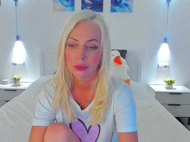 British_EmJess – webcam model profile photo Image 3