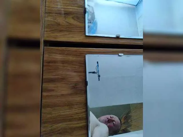 UKRaunchyRobyn – webcam model profile photo Image 8