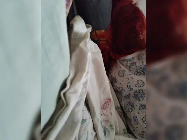 UKRaunchyRobyn – webcam model profile photo Image 9