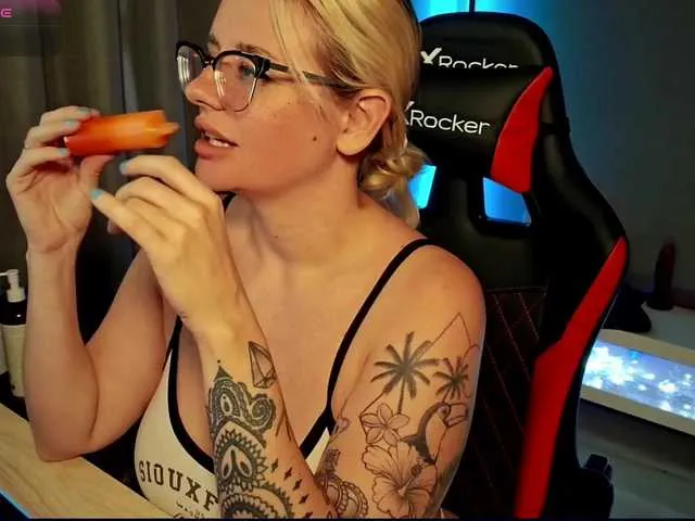 Tunnidelhi – webcam model profile photo Image 3