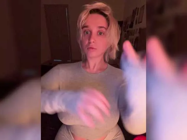 EmmaPink3 – webcam model profile photo Image 12