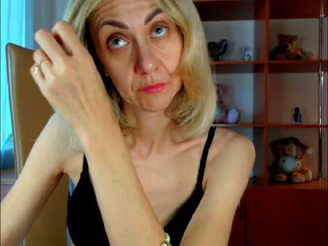LoraDevine – webcam model profile photo Image 9