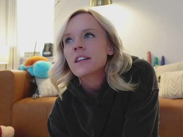 Hotforunow – webcam model profile photo Image 7