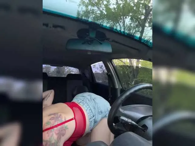 LoraDevine – webcam model profile photo Image 10